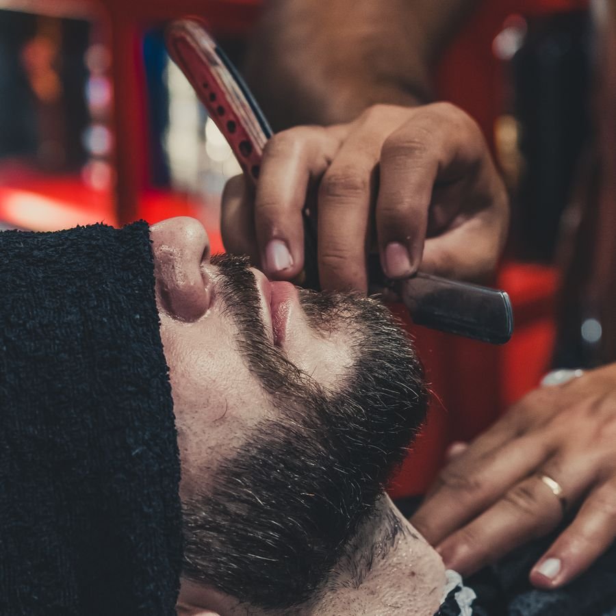 Barba feita na navalha, foto ilustrativa